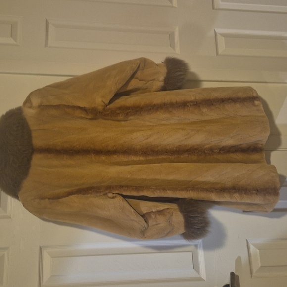 Sheared Mink fur coat with fox collar medium length - Picture 4 of 7